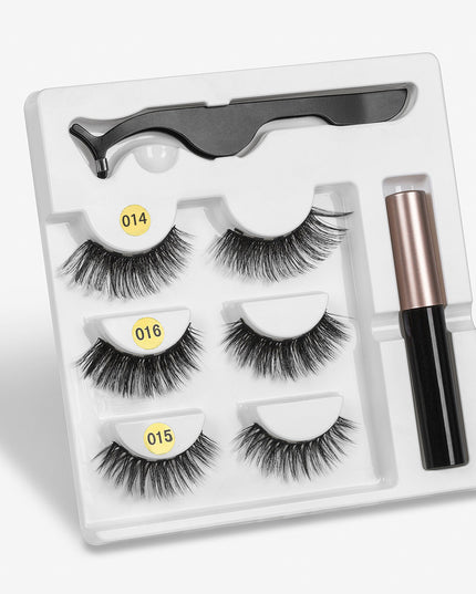 A Pair Of False Eyelashes With Magnets In Fashion