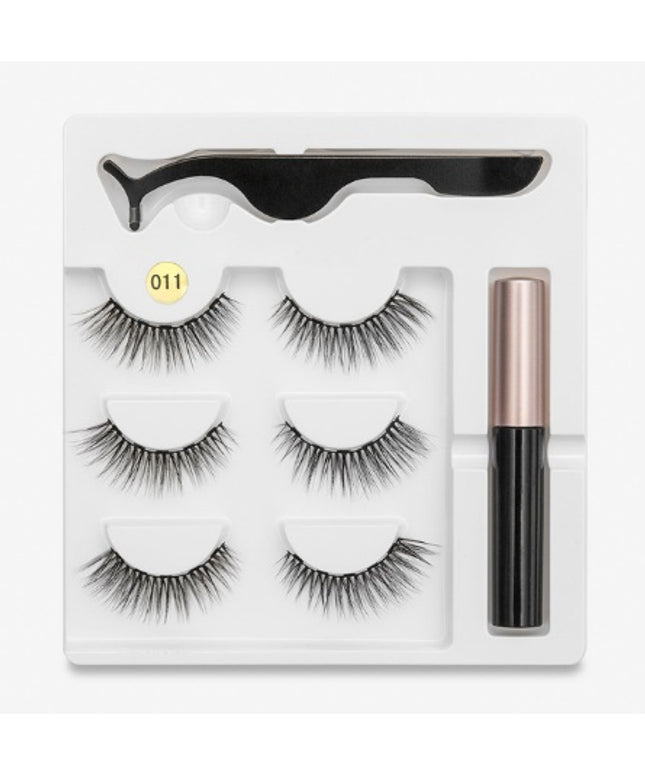 A Pair Of False Eyelashes With Magnets In Fashion