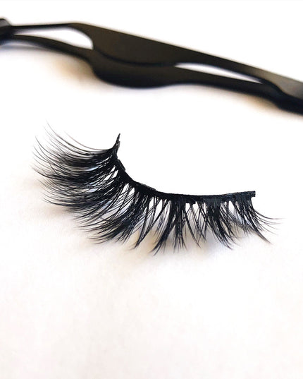 A Pair Of False Eyelashes With Magnets In Fashion